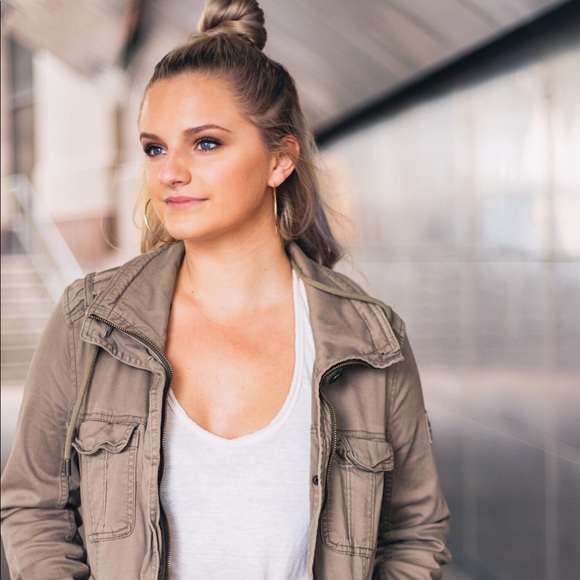 Meet your Posher, Kylee - Picture 1 of 1